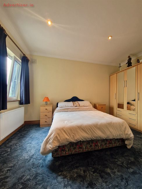 ROOM TO RENT, To Let